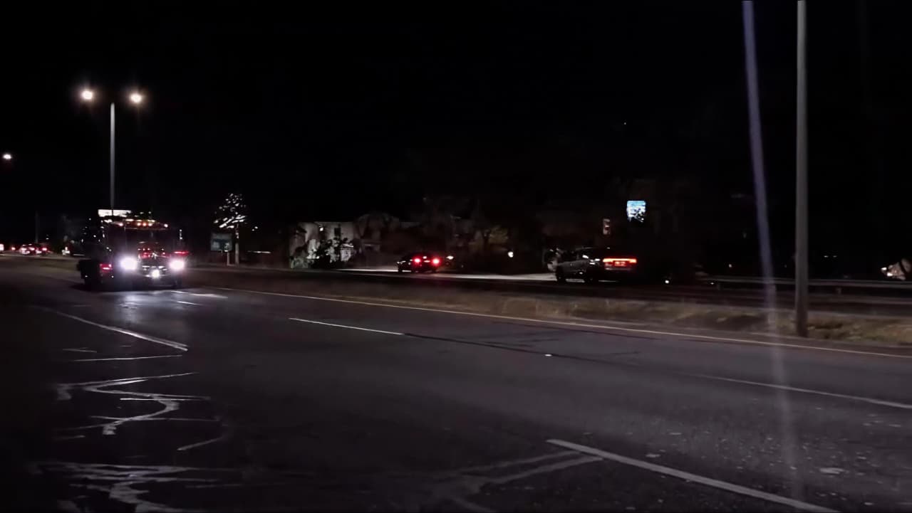 Grúa plataforma M&A Atenas en carretera
